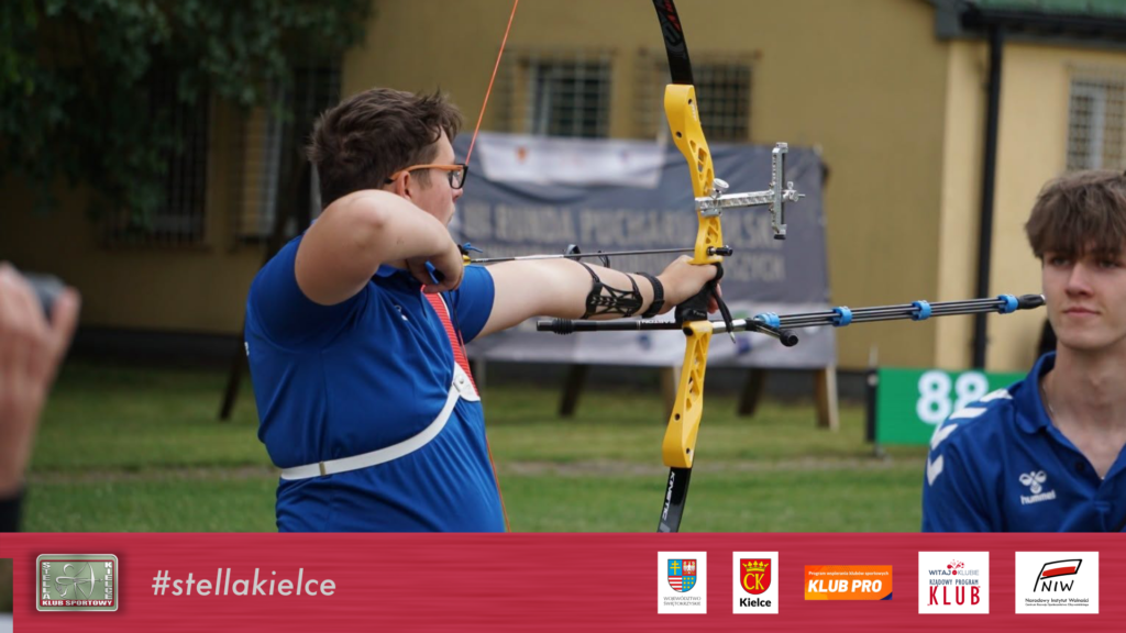 Kacper Dobrowolski strzelający z Łuku klasycznego